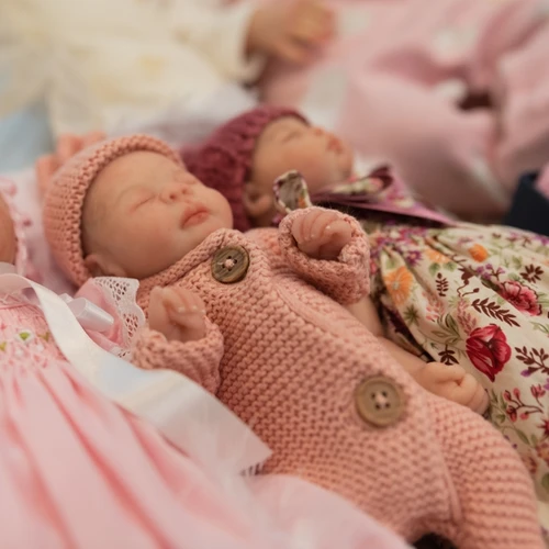 Imagem - Bebês reborn: brincar com bonecas na vida adulta é um problema?