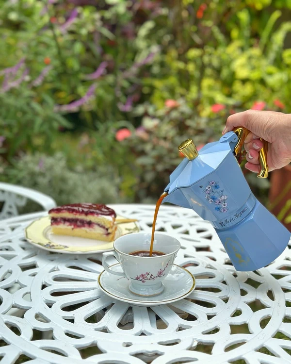 Café da manhã é servido a partir das 8h Foto por Instagram @villajanuaria