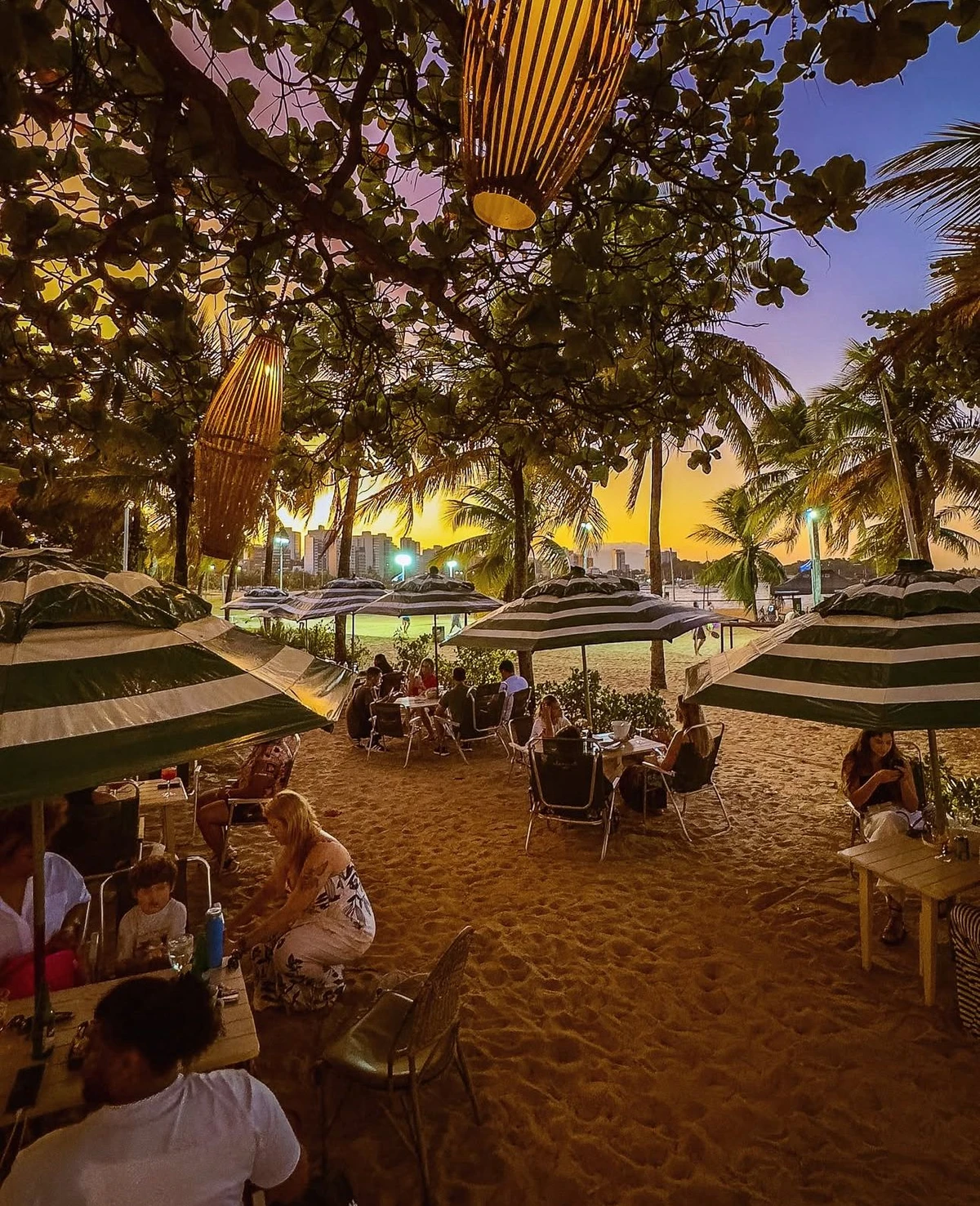 Ambiente ao estilo pé na areia é um dos mais concorridos Foto por Instagram @clericotcafe