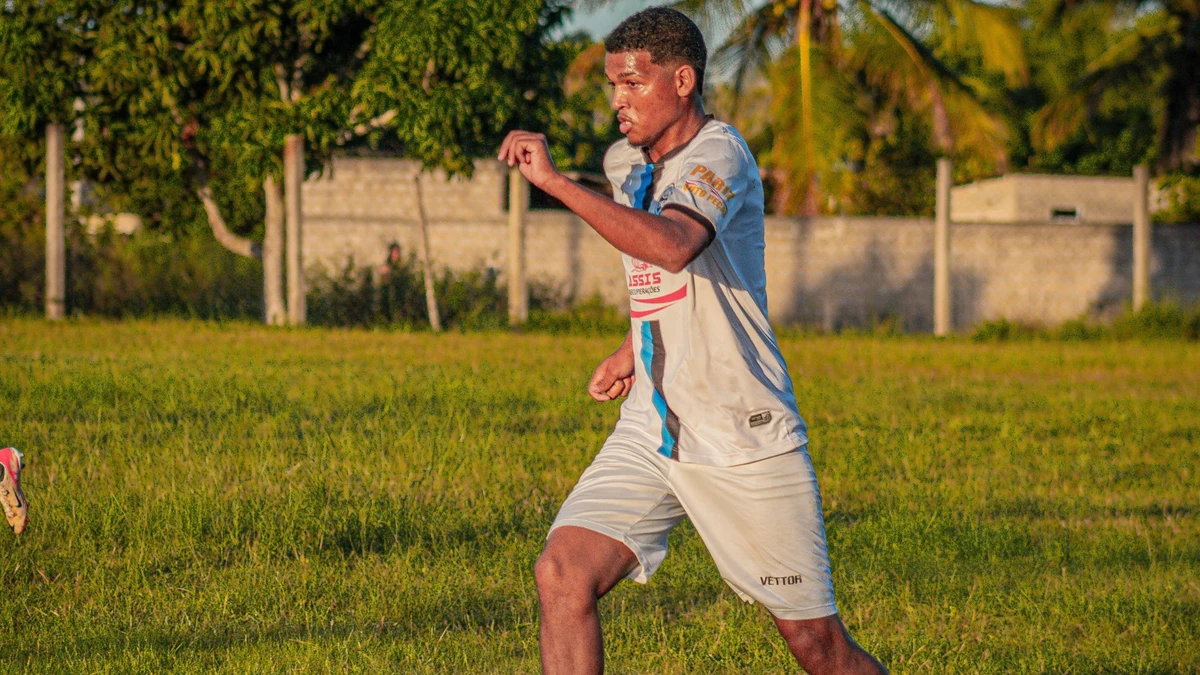 Kauã, ferido após explosão em fábrica de São Mateus, adorava jogar futebol