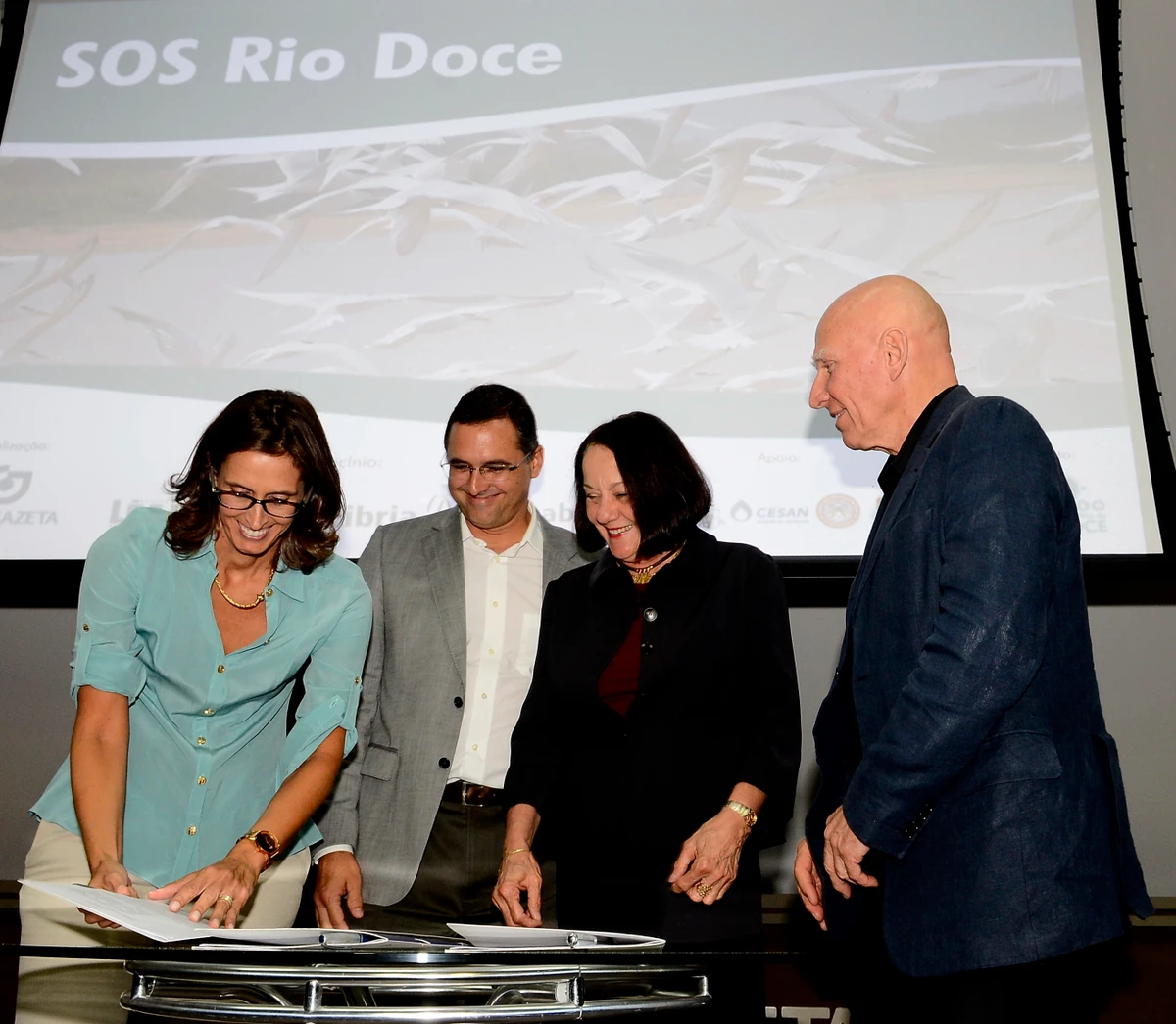 Leticia e Cafe Lindenberg com Sebastião Salgado e Lélia Wanick. Representantes do Instituto Terra durante evento no auditório da Rede Gazeta  por Marcos Fernandez | Arquivo