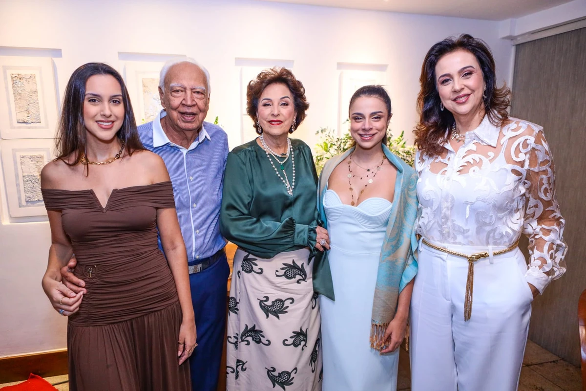 Willian Carone e Dalva Carone, a filha Andréia e as netas Camila e Mariana