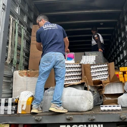 O material interceptado havia saído de São Paulo; carga incluía produtos como cigarros, celulares, eletrônicos, bebidas alcoólicas e vestuário