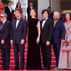 Indicado à Palma de Ouro, novo longa-metragem de Kleber Mendonça Filho chamou a atenção e sai de festival com dois acordos de distribuição fechados.