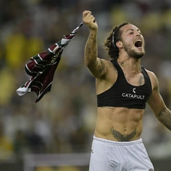 Vasco sai na frente, mas Vegetti faz contra e Guga marca golaço no final do jogo