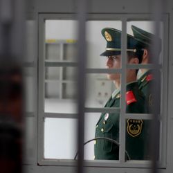 O australiano Matthew Radalj contou à BBC o que passou enquanto esteve preso na China, incluindo um período de isolamento na solitária e torturas psicológicas.
