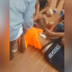 Vítima foi socorrida pelo Samu com um ferimento na barriga, enquanto o cliente foi levado para a delegacia da cidade