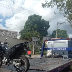 Vítima foi obrigada a comprar droga e pagar R$ 200 da diária no estabelecimento após ter moto furtada; Polícia Militar prendeu o suspeito no bairro Barbados