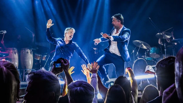 Victor & Leo apresentam grandes hits em show em Vitória; veja fotos