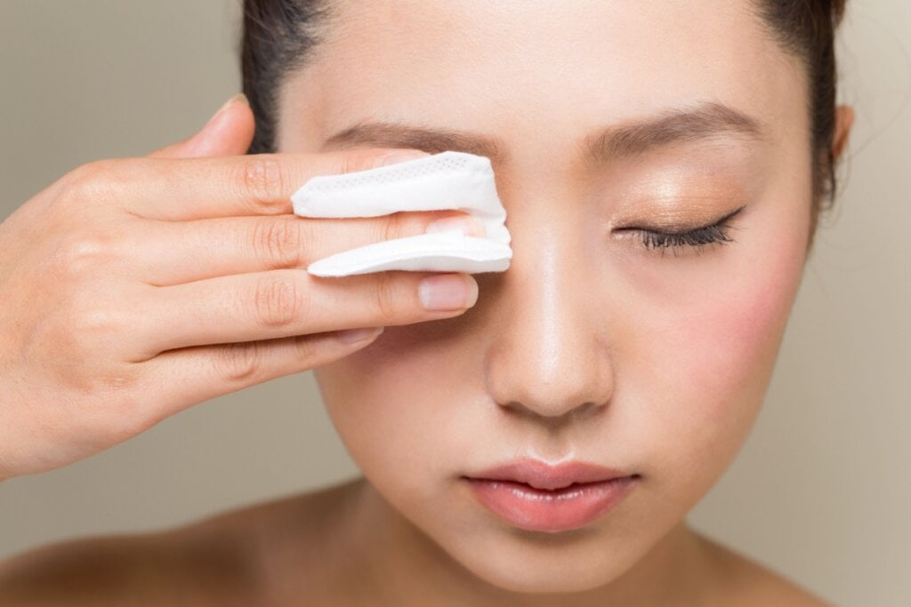 É importante tomar cuidado aos secar os cílios (Imagem: kei907 | Shutterstock)