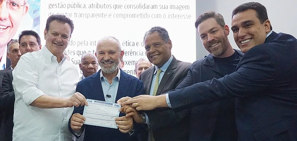 Ex-governador Paulo Hartung se filia ao PSD, ao lado do presidente nacional do partido, Gilberto Kassab