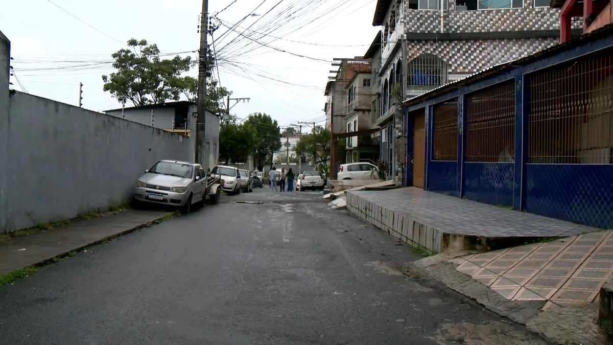 Homem é morto com facada no peito na Serra