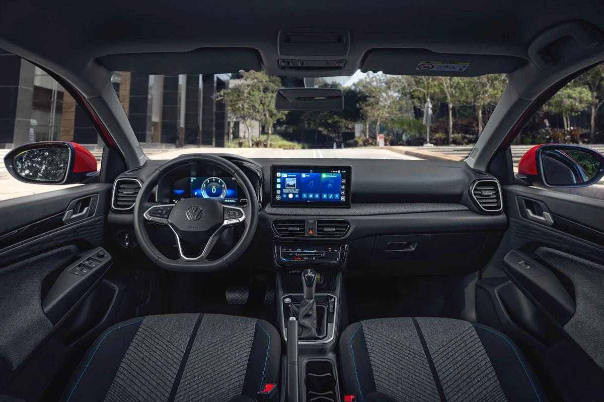 Todas as versões do Tera contam com a central multimídia VW Play com tela de 10”