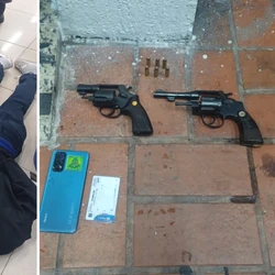 Criminosos renderam os funcionários e roubaram mais de R$ 2,5 mil; dois revólveres foram apreendidos e trio foi detido após cerco policial
