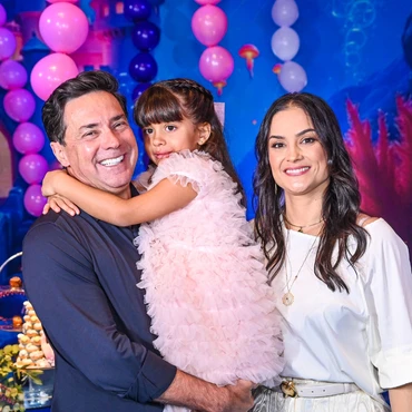 Imagem - Valtair e Ary Torezani celebram os 5 anos de Luiza em Vitória