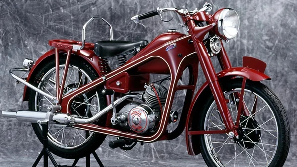 Somente em 1963 que a Honda começou a
produção em massa de motocicletas em sua primeira fábrica fora do Japão