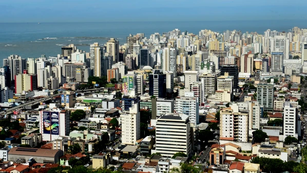 Construtoras reforçam lançamentos em cidades litorâneas para 2026 com foco no alto padrão e na busca pela qualidade de vida