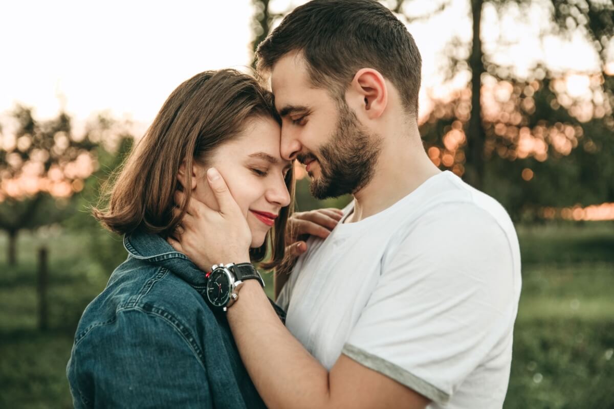 As simpatias podem ajudar a conquistar um novo amor (Imagem: LL_studio | Shutterstock)