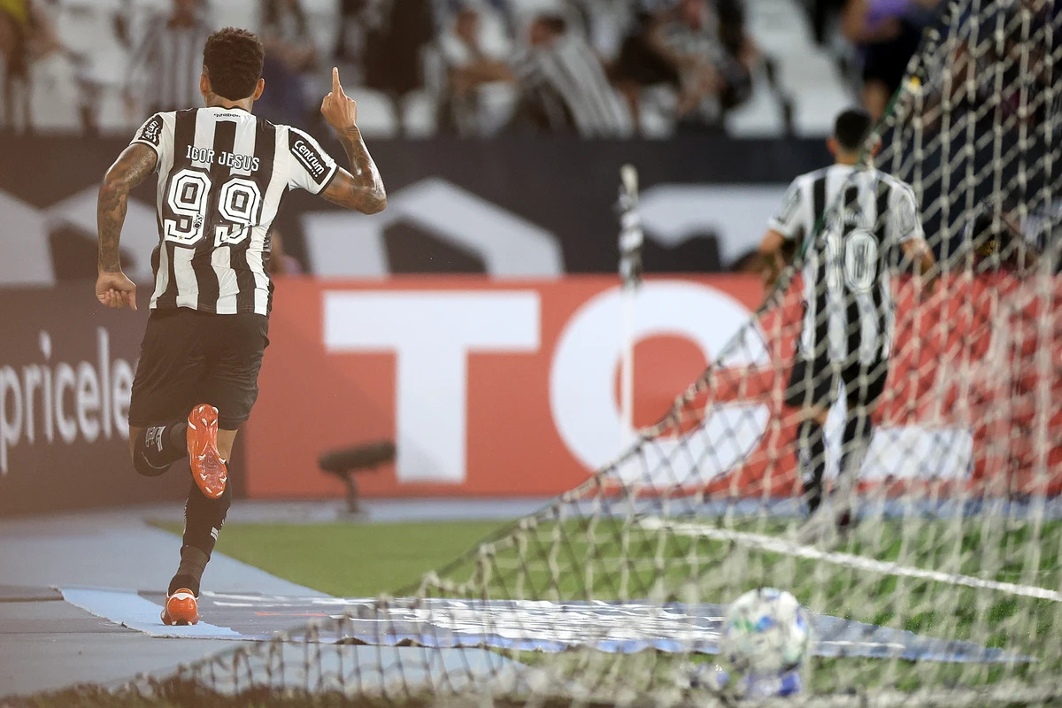Igor Jesus marcou o gol que garantiu o Botafogo no mata-mata da Libertadores