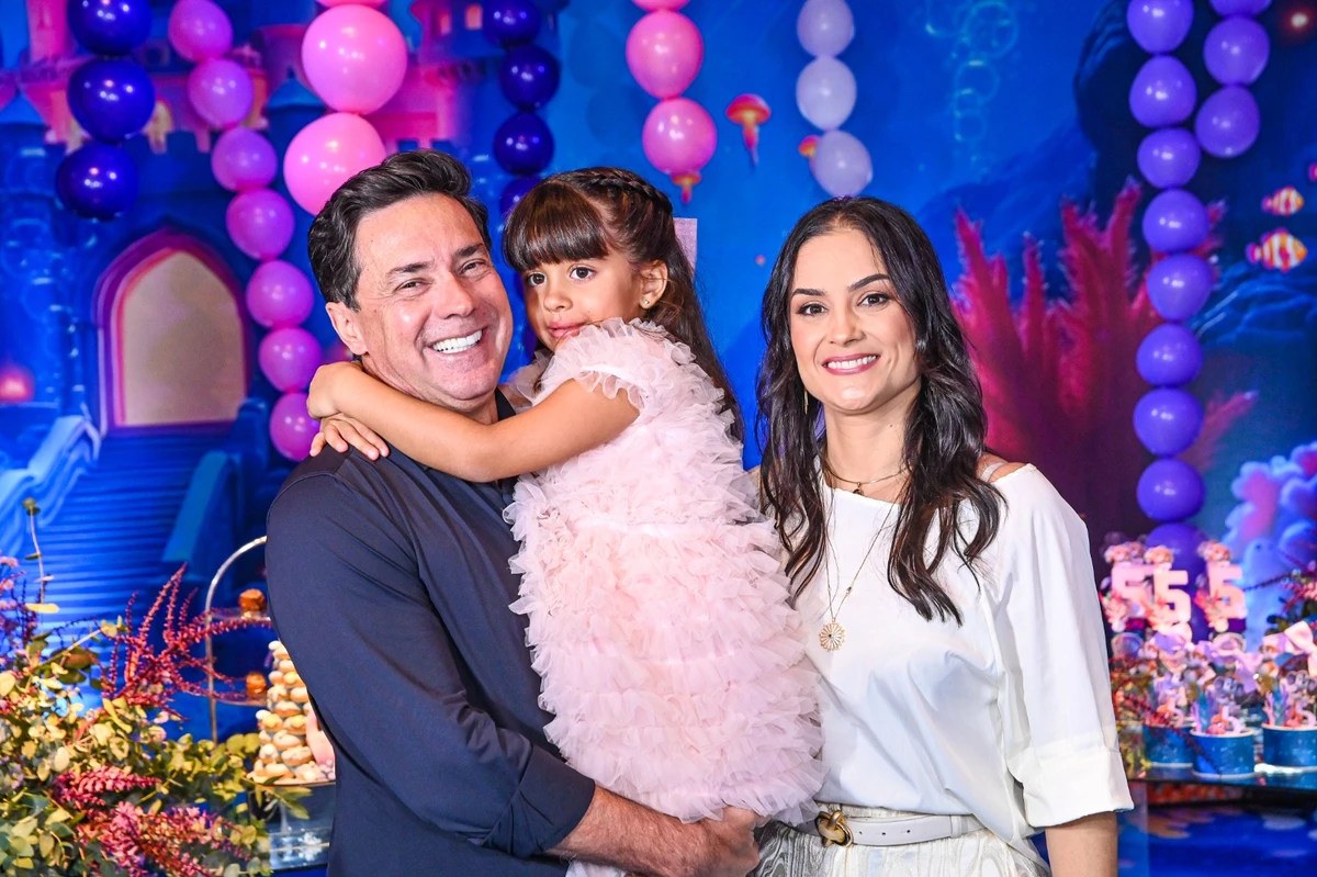 Luiza Torezani e os pais Valtair e Ary Torezani