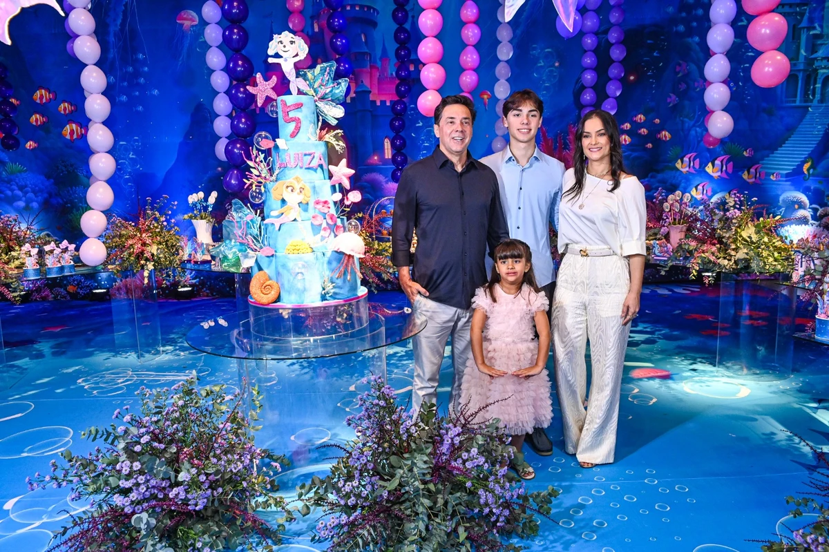 Luiza Torezani e os pais Valtair e Ary Torezani e o irmão Luca