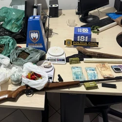 Ação da Polícia Militar foi realizada nos municípios de Ibitirama e Iúna; Uma caminhonete e um simulacro de arma de fogo também foram localizados