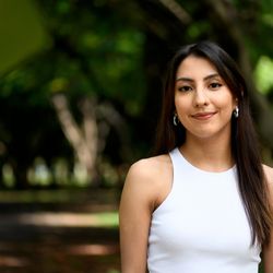 A escritora costarriquenha Larissa Rú apresenta seu novo livro em que reflete sobre a monstruosidade e as mulheres. Podem elas ser grotescas?