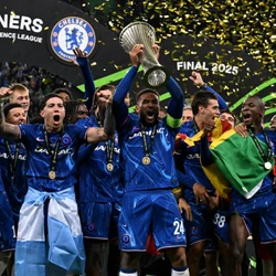 Com o título, o clube londrino se tornou o campeão dos três principais títulos europeus