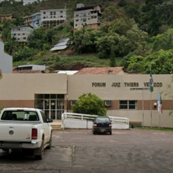 José Cândido Felix, de apelido "Gordinho" não compareceu ao júri e teve o nome incluído no Banco Nacional de Mandados de Prisão; crime ocorreu em abril de 2013