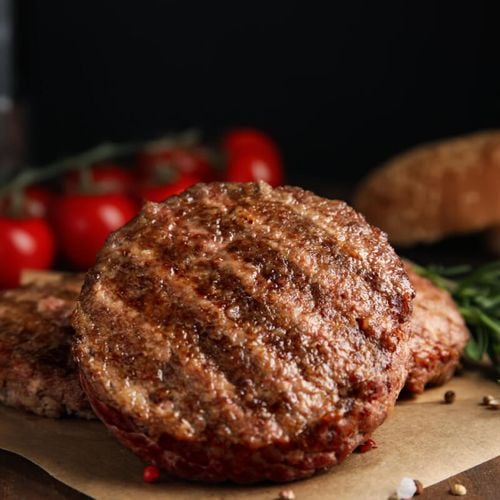 Imagem - Dia do hambúrguer: 7 receitas práticas para fazer em casa
