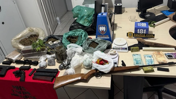 Ação da Polícia Militar foi realizada nos municípios de Ibitirama e Iúna; Uma caminhonete e um simulacro de arma de fogo também foram localizados