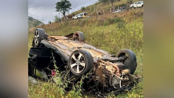 Ele foi socorrido inconsciente pelo Corpo de Bombeiros, com suspeita de traumatismo craniano e fratura no fêmur; acidente ocorreu na manhã desta quarta-feira (28)
