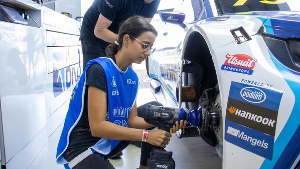 Julia Mazzoni integrou a Scuderia Bandeiras no FIA Girls on Track Estágio em Motorsports, em Cascavel-PR