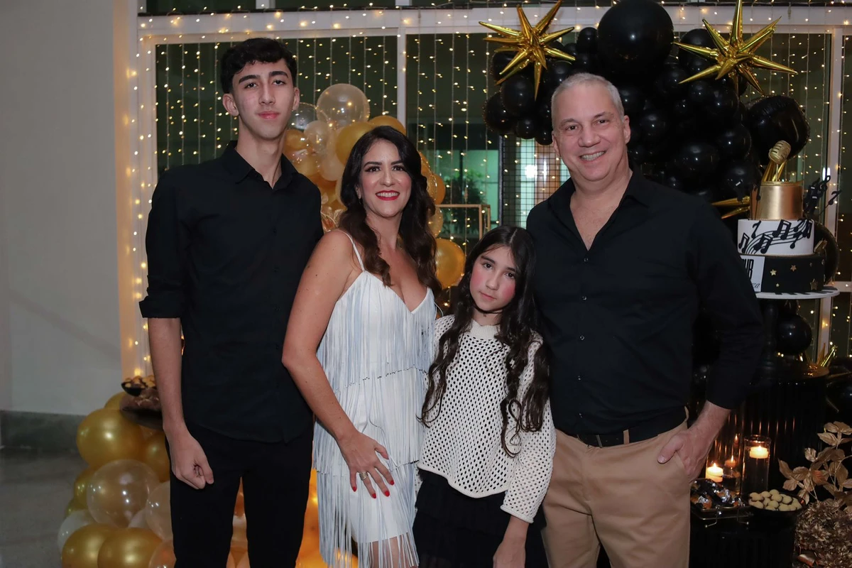 Andreza Devens, Marcelo Devens e os filhos Dante e Antonella