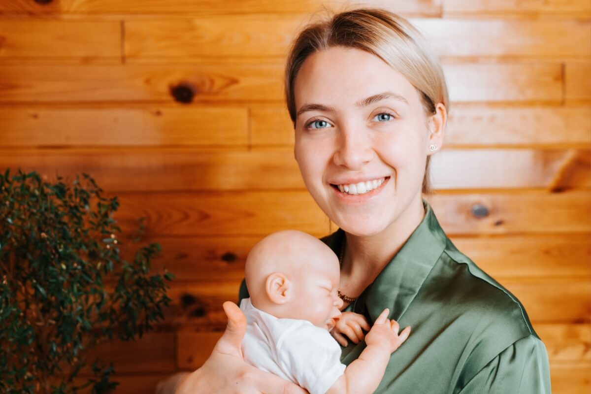 O brincar pode encobrir dores não elaboradas (Imagem: Sergio Photone | Shutterstock)