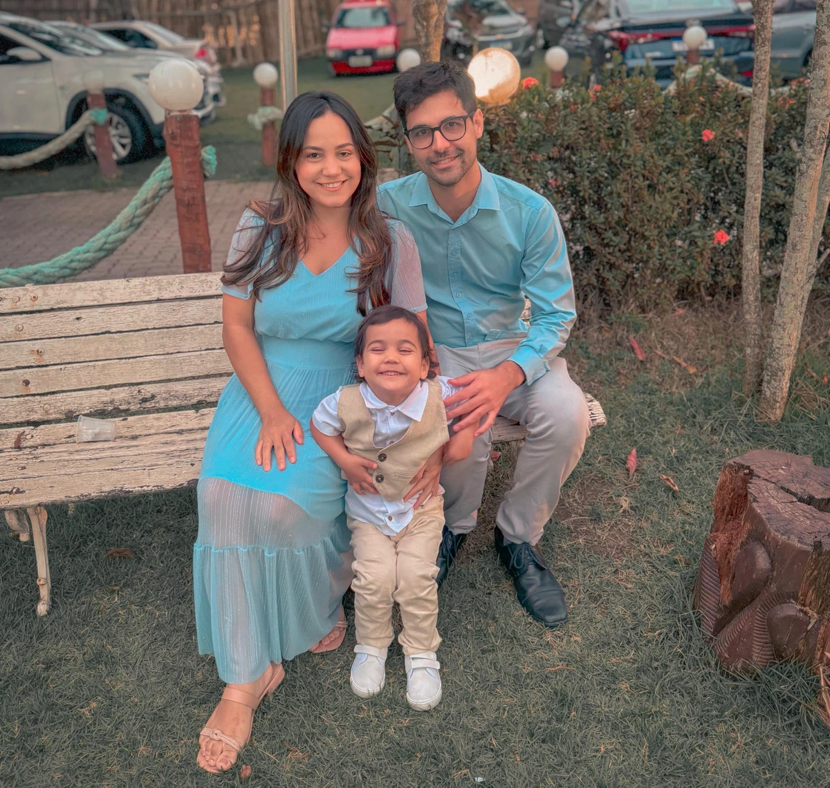 Henri ao lado de sua mãe, Daianny, e seu pai, Duklein
