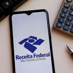 Os prejuízos atingem a regularidade do CPF, o acesso a crédito e até a vida profissional do contribuinte 