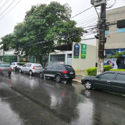 Condutores poderão abastecer carros até o limite de R$ 100, e motos até R$ 40; pagamento deve ser feito em dinheiro, Pix ou cartão de débito