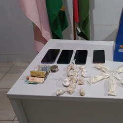 Dois suspeitos contaram serem de facção criminosa atuante na Grande Vitória e que foram vender drogas na Região Serrana capixaba a convite de um morador, que também foi autuado