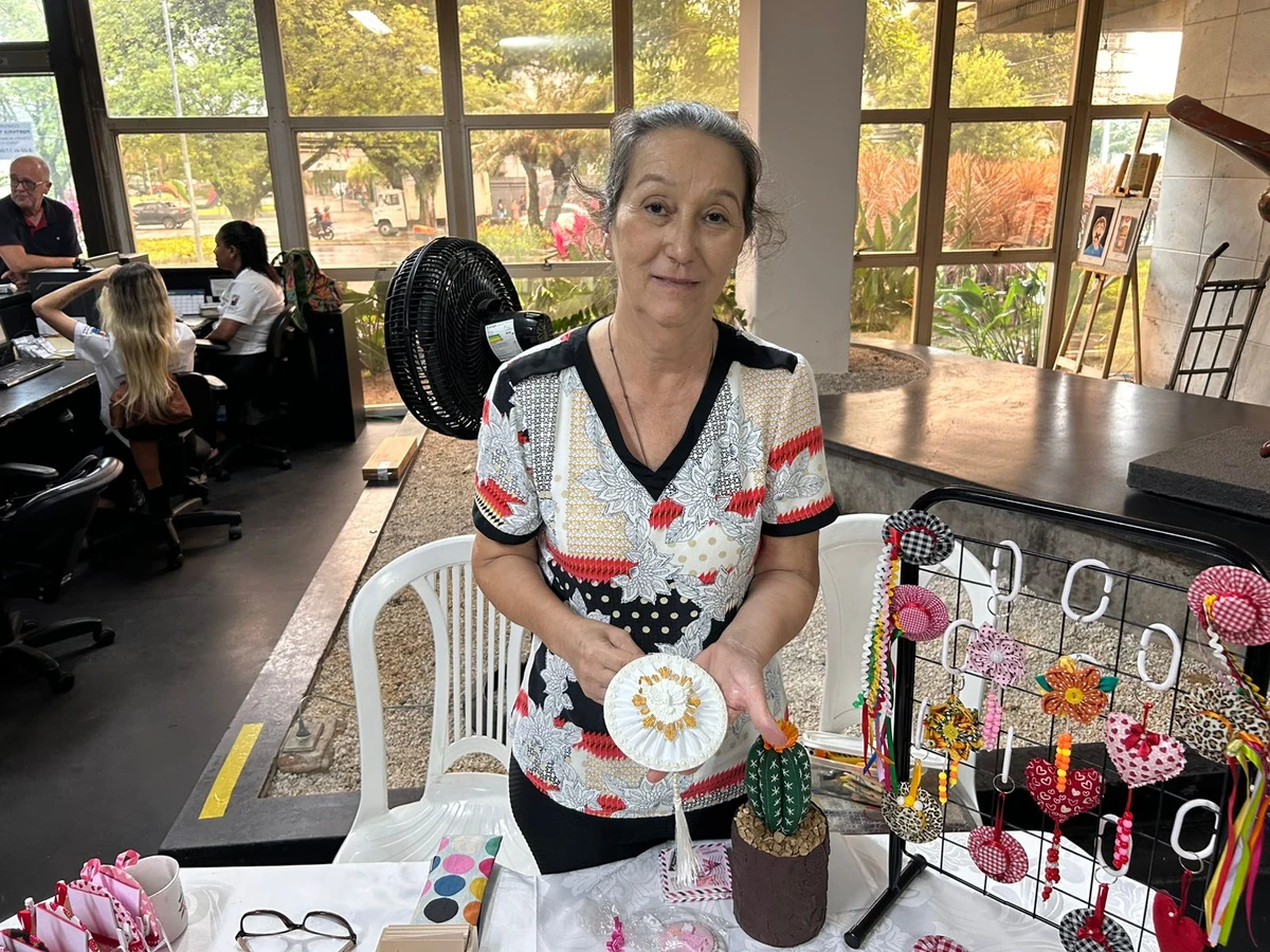 Carmem Fátima Flegler é a dona da loja Carmen Artesanatos por Gabriela Maia