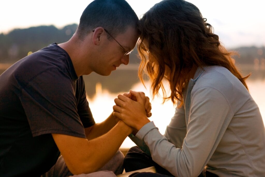 Reze a São Valentim para fortalecer a união (Imagem: John Neff | Shutterstock)