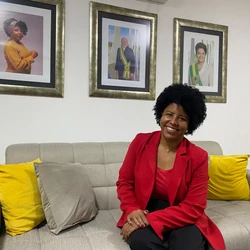 Deputada federal está à frente da sigla no estado há cinco anos e cinco meses e disputa mais um mandato. O adversário dela é o deputado estadual João Coser