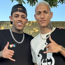 Atacante foi homenageado com música produzida por seu parceiro DJ Mesquita