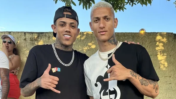 Atacante foi homenageado com música produzida por seu parceiro DJ Mesquita