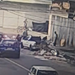 Descarte estava sendo feito em um ponto da Avenida Leitão da Silva; responsáveis acabaram multados, mas valor não foi informado