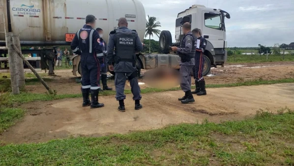 Vítima, identificada como Luiz dos Santos Alvarenga, 50 anos, teria tentado se abrigar sob o veículo para se proteger dos disparos; ninguém foi preso pelo crime