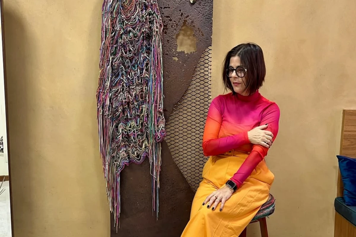 A consultora de moda Elian Ramile acredita que as roupas revelam uma postura ideológica