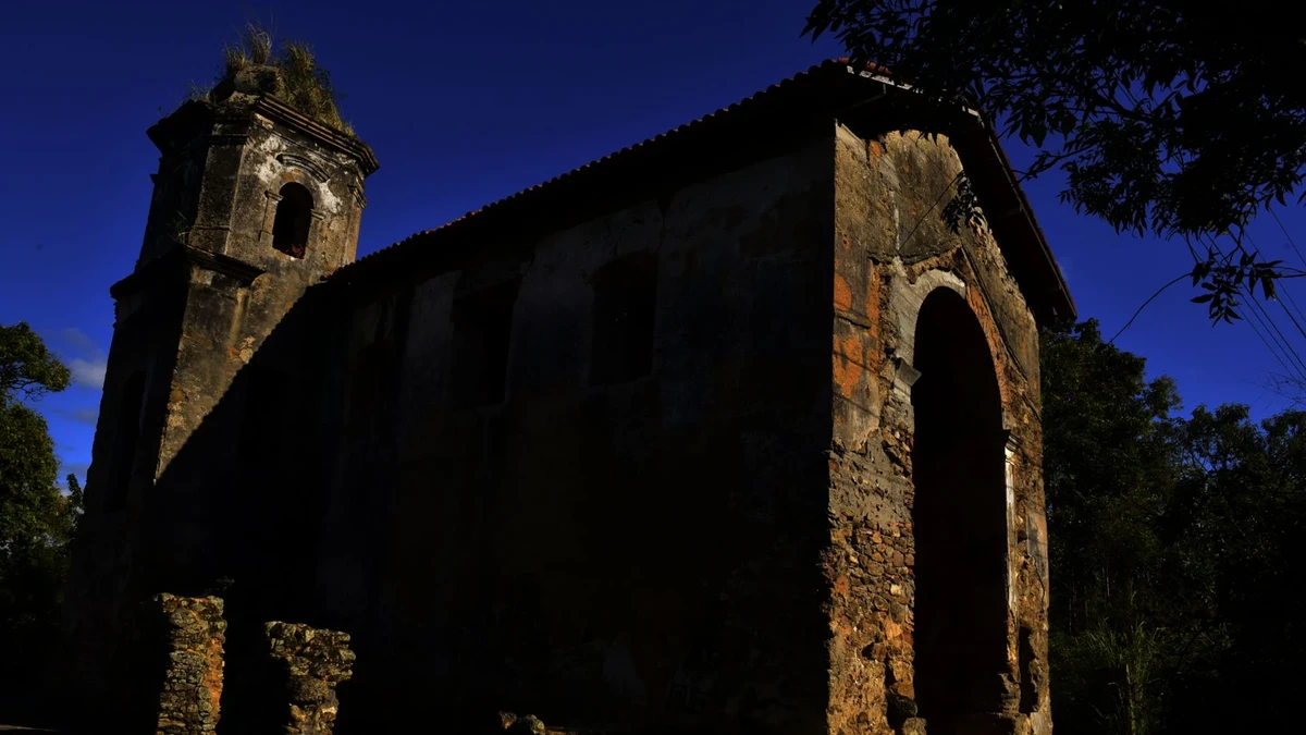 Ruínas de Belém: igreja destruída em Viana já foi local de caça ao tesouro