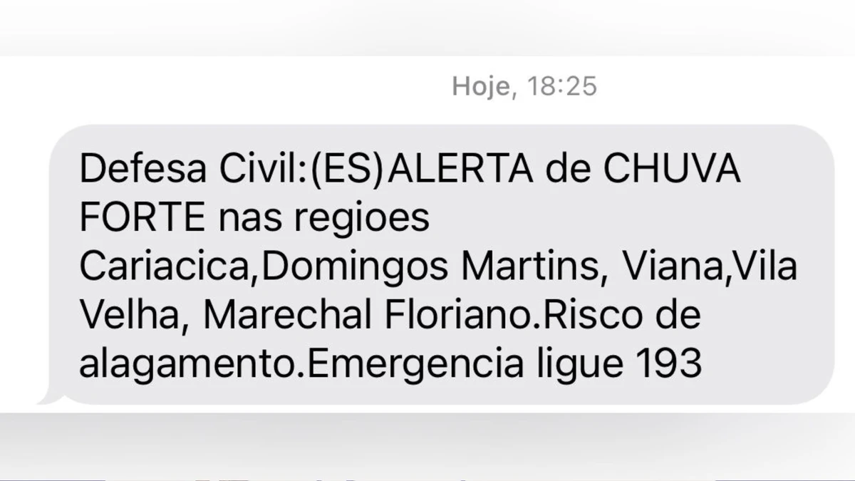 Temporal provoca enxurrada e alaga ruas em Domingos Martins