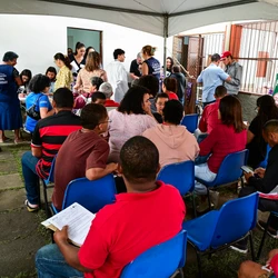 Evento ofertou serviços como carteira de identidade, atendimento médico e psicológico, vacinação, lazer para crianças, oração e conforto espiritual